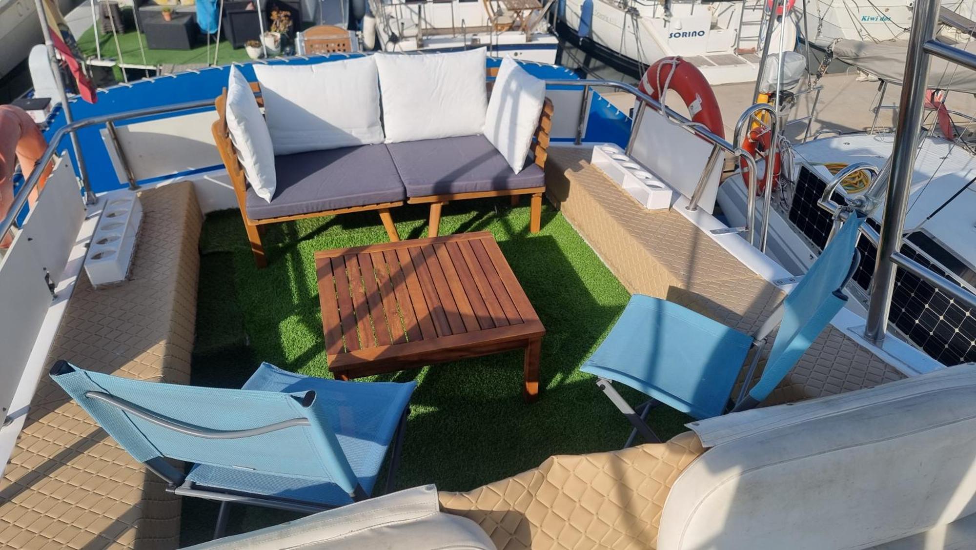 Отель Beautiful And Comfy Boat In Barcelona With Boat Tour Option Экстерьер фото