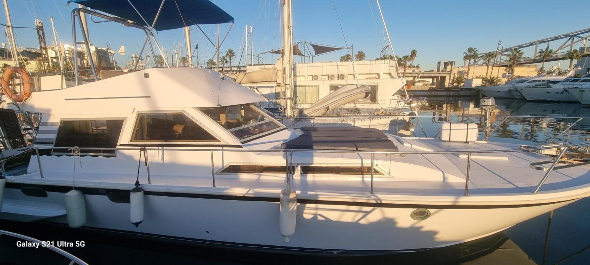 Отель Beautiful And Comfy Boat In Barcelona With Boat Tour Option Экстерьер фото
