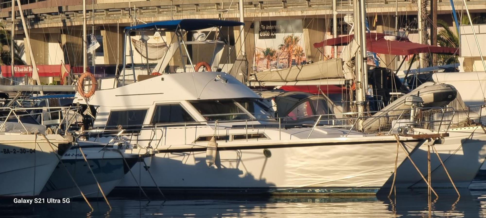 Отель Beautiful And Comfy Boat In Barcelona With Boat Tour Option Экстерьер фото