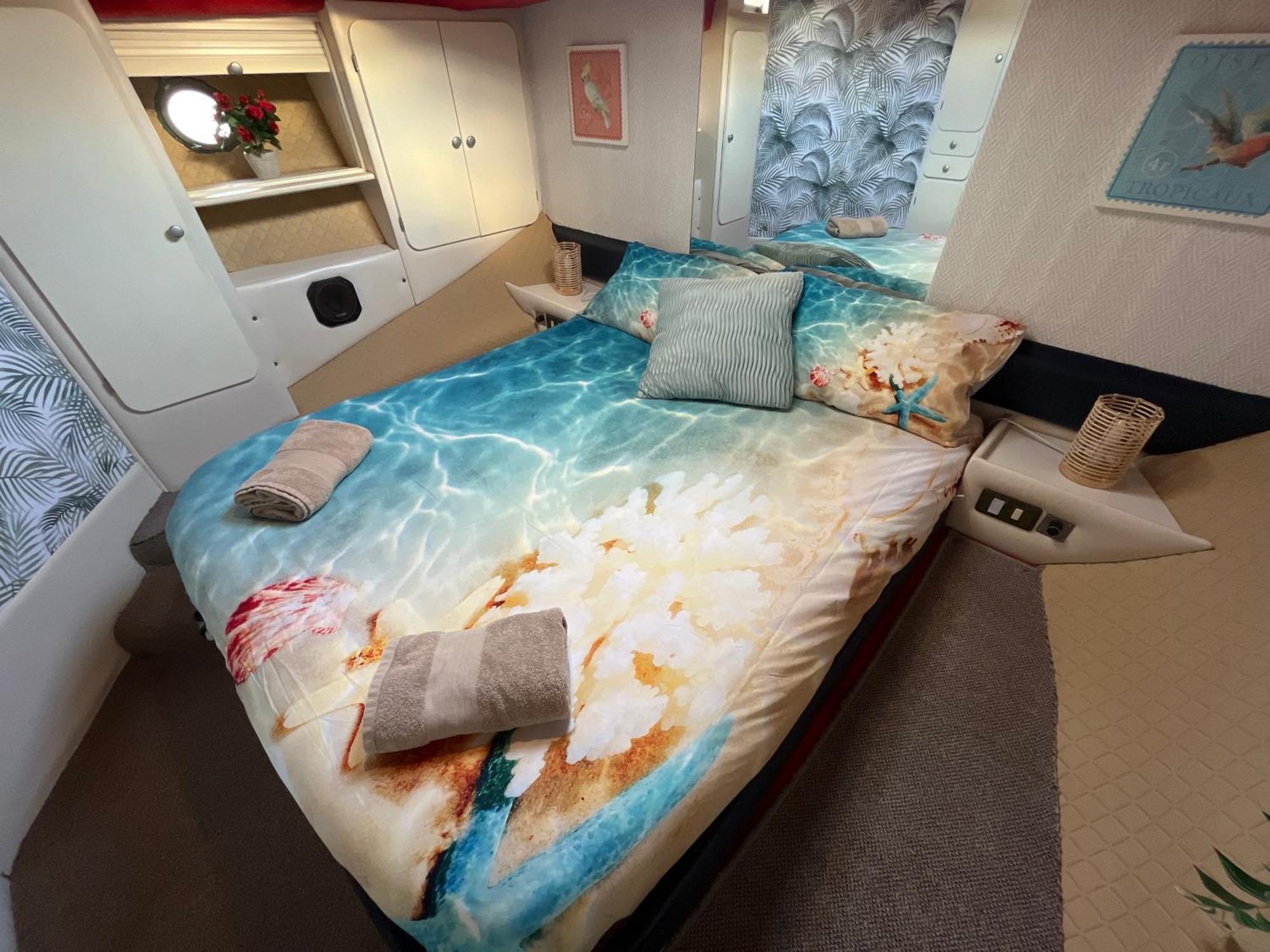 Отель Beautiful And Comfy Boat In Barcelona With Boat Tour Option Экстерьер фото