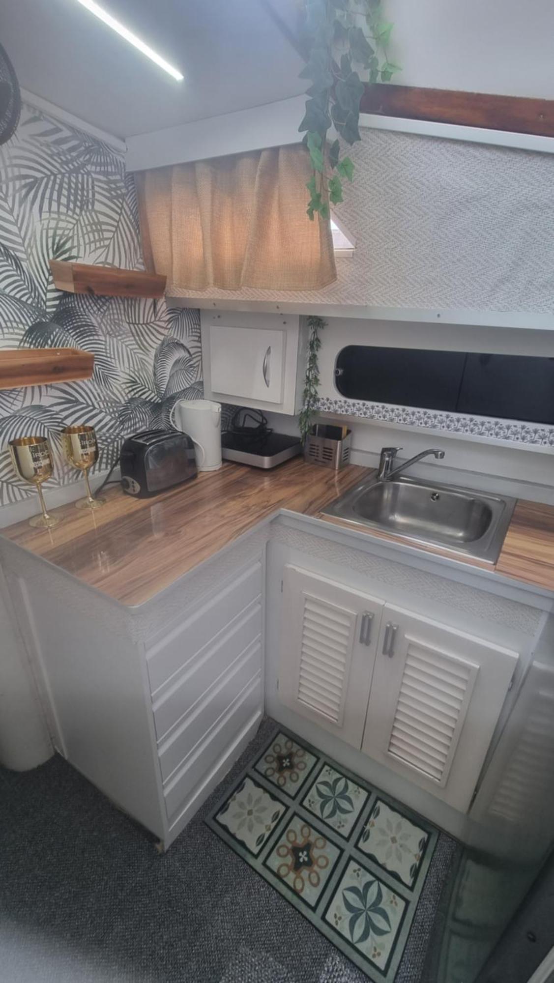Отель Beautiful And Comfy Boat In Barcelona With Boat Tour Option Экстерьер фото